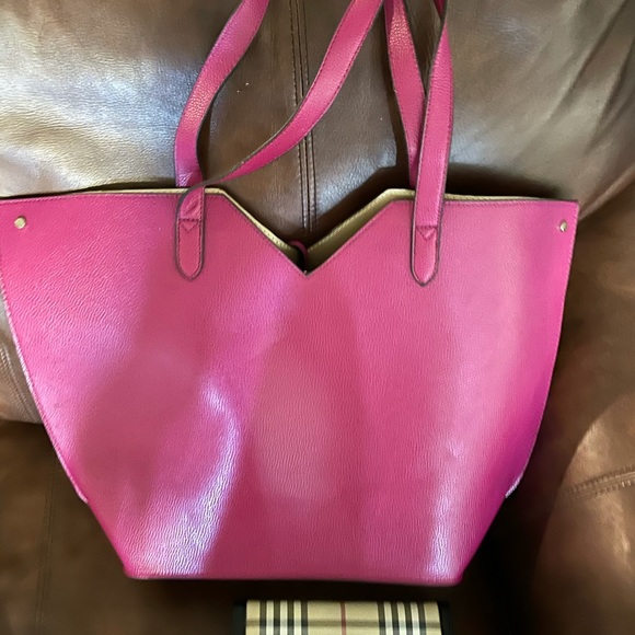 Fuchsia 👜 - Picture 2 of 3